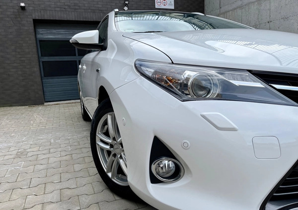 Toyota Auris cena 52900 przebieg: 144779, rok produkcji 2015 z Góra małe 529